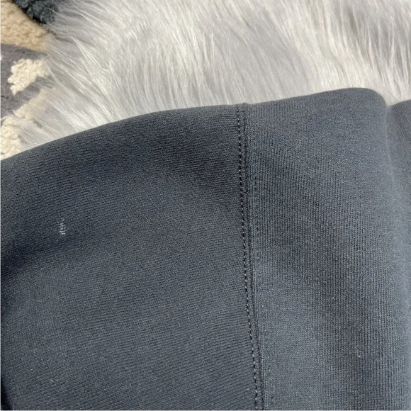 Vintage Russell Made In The USA Black Crewneck Sweater - Picture 2 of 12